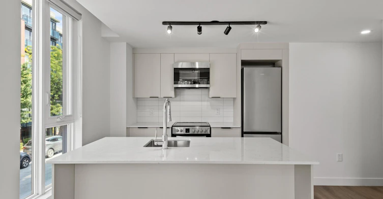 2198 De Maisonneuve Boulevard Est, Montréal, QC, H2K 0G5 - 39