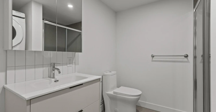 2198 De Maisonneuve Boulevard Est, Montréal, QC, H2K 0G5 - 44