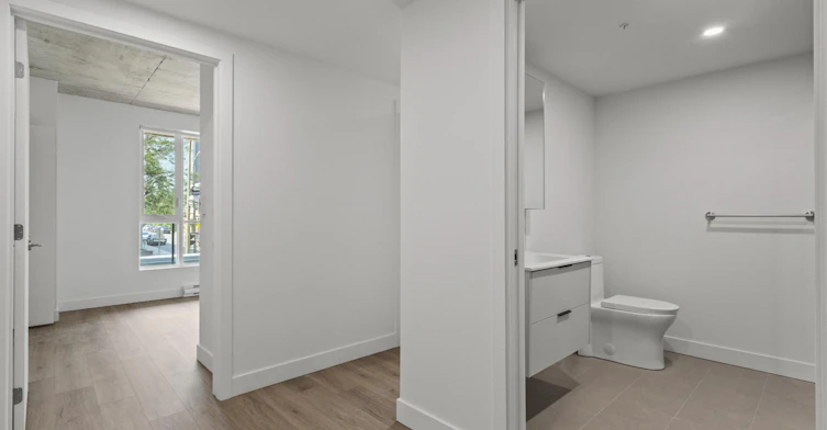 2198 De Maisonneuve Boulevard Est, Montréal, QC, H2K 0G5 - 43