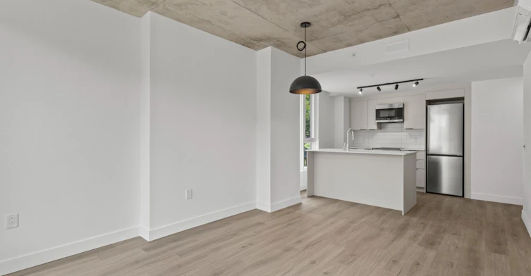 2198 De Maisonneuve Boulevard Est, Montréal, QC, H2K 0G5 - 37