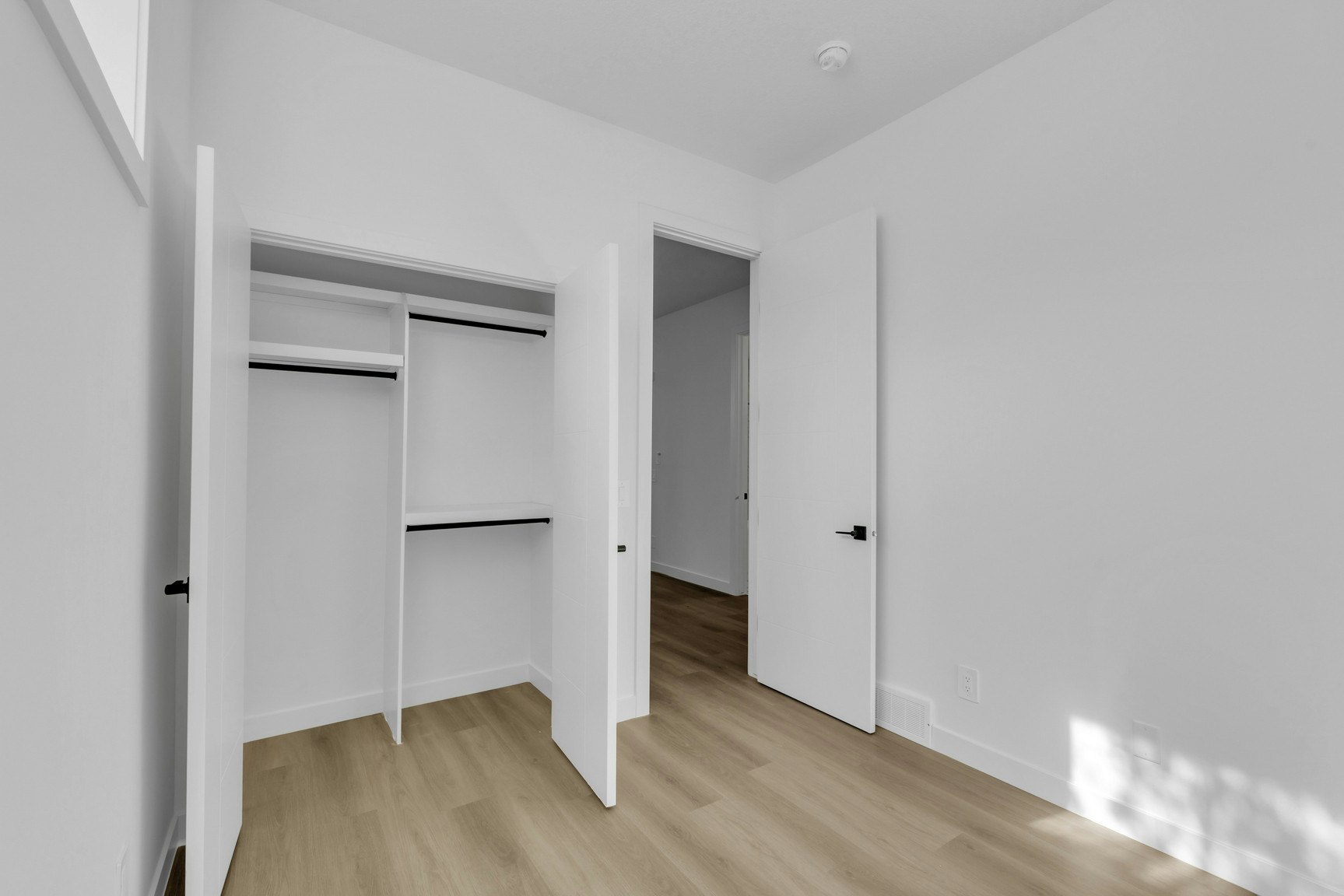25  Avenue SW, Calgary, AB, T3E 2A6 - 14