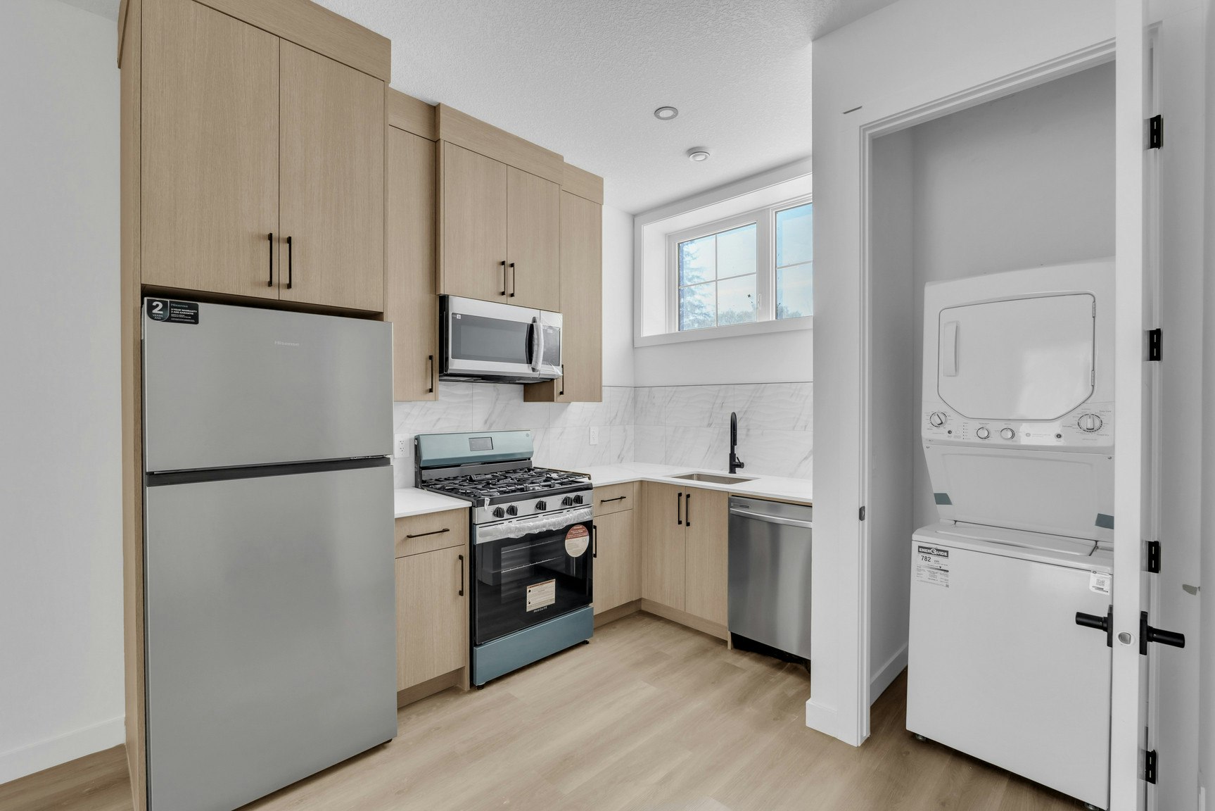 25  Avenue SW, Calgary, AB, T3E 2A6 - 3