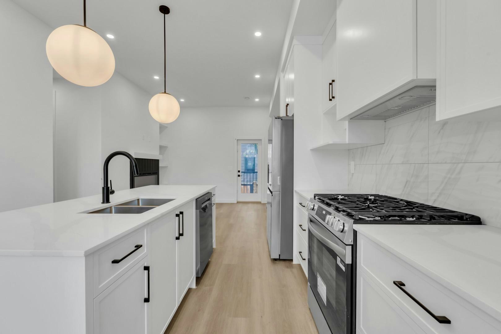 2708 25 Avenue Southwest, Calgary, AB, T3E 2A6 - 3