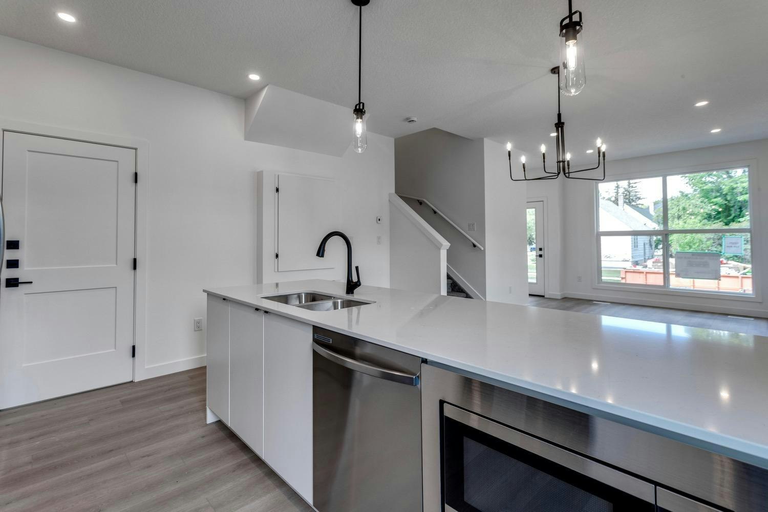 12321 120 Avenue Northwest, Edmonton, AB, T5L 0M8 - 8