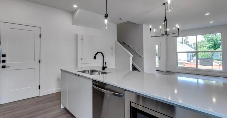 12321 120 Avenue Northwest, Edmonton, AB, T5L 0M8 - 8