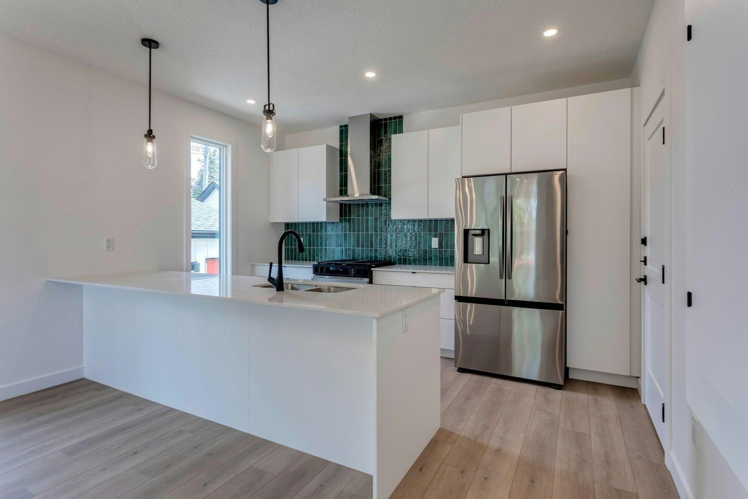 12321 120 Avenue Northwest, Edmonton, AB, T5L 0M8 - 12