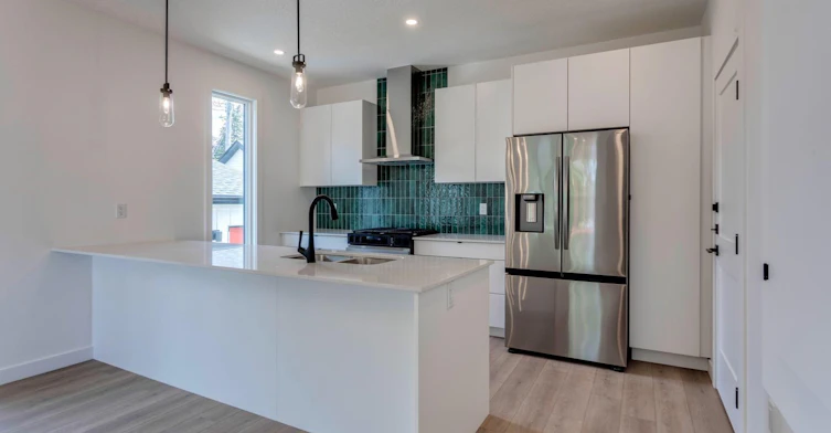 12321 120 Avenue Northwest, Edmonton, AB, T5L 0M8 - 12