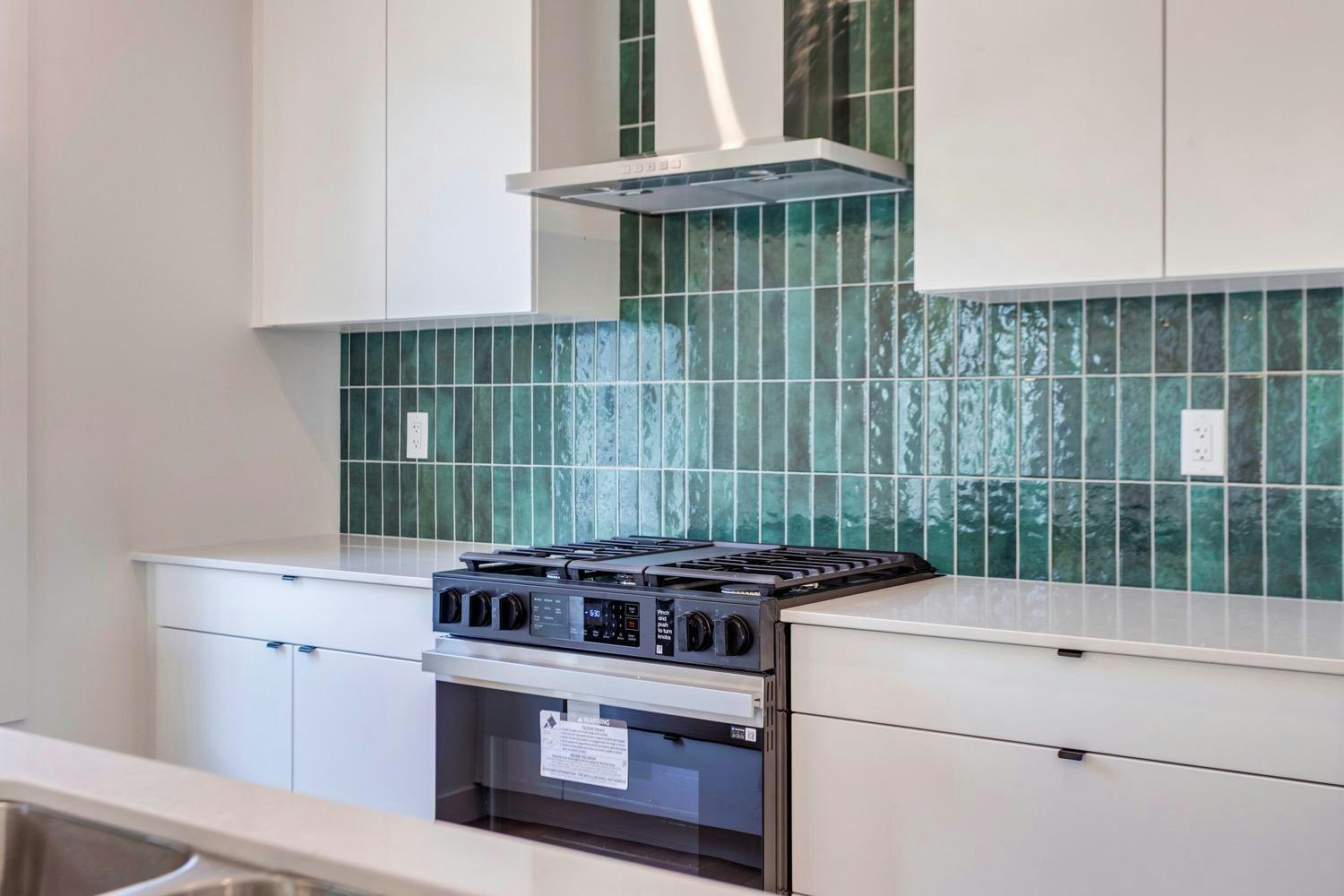 12321 120 Avenue Northwest, Edmonton, AB, T5L 0M8 - 11