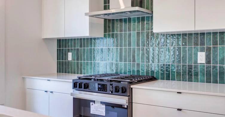 12321 120 Avenue Northwest, Edmonton, AB, T5L 0M8 - 11