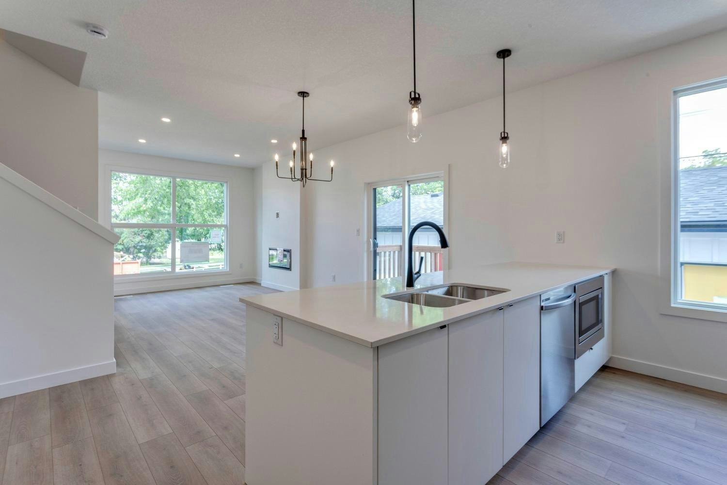 12321 120 Avenue Northwest, Edmonton, AB, T5L 0M8 - 10
