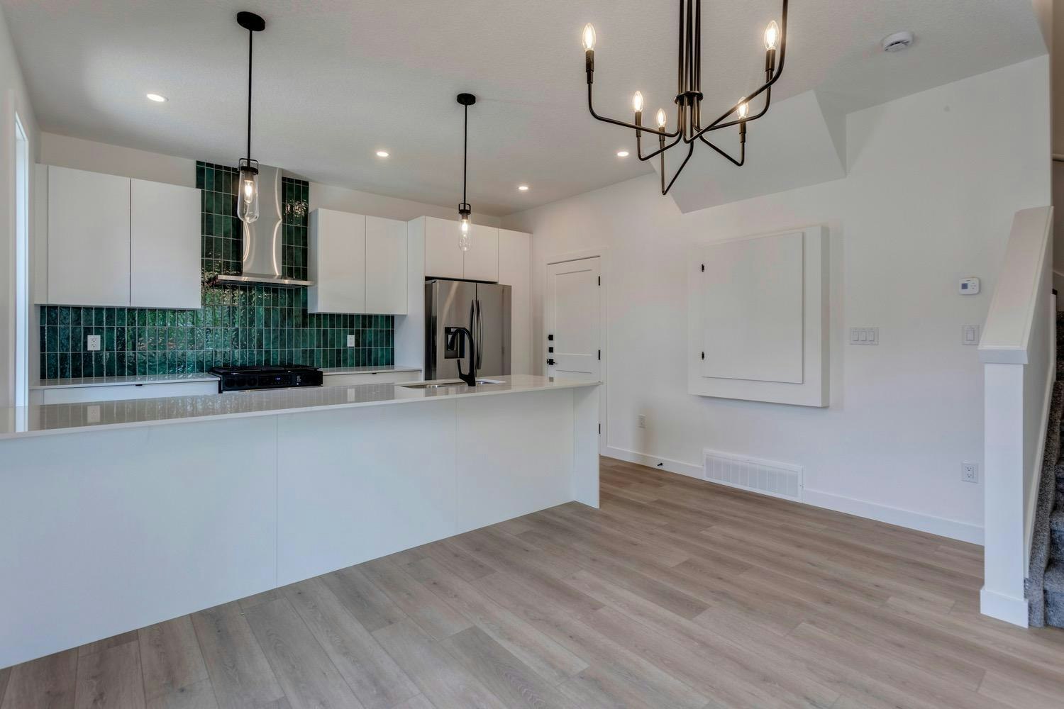 12321 120 Avenue Northwest, Edmonton, AB, T5L 0M8 - 13