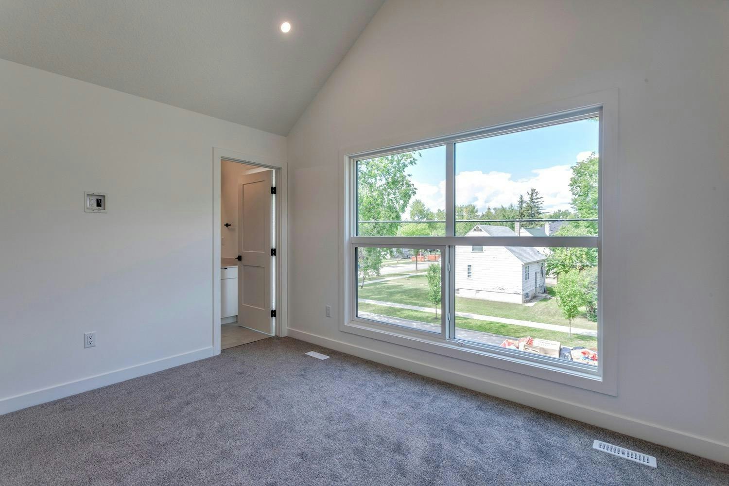 12321 120 Avenue Northwest, Edmonton, AB, T5L 0M8 - 5