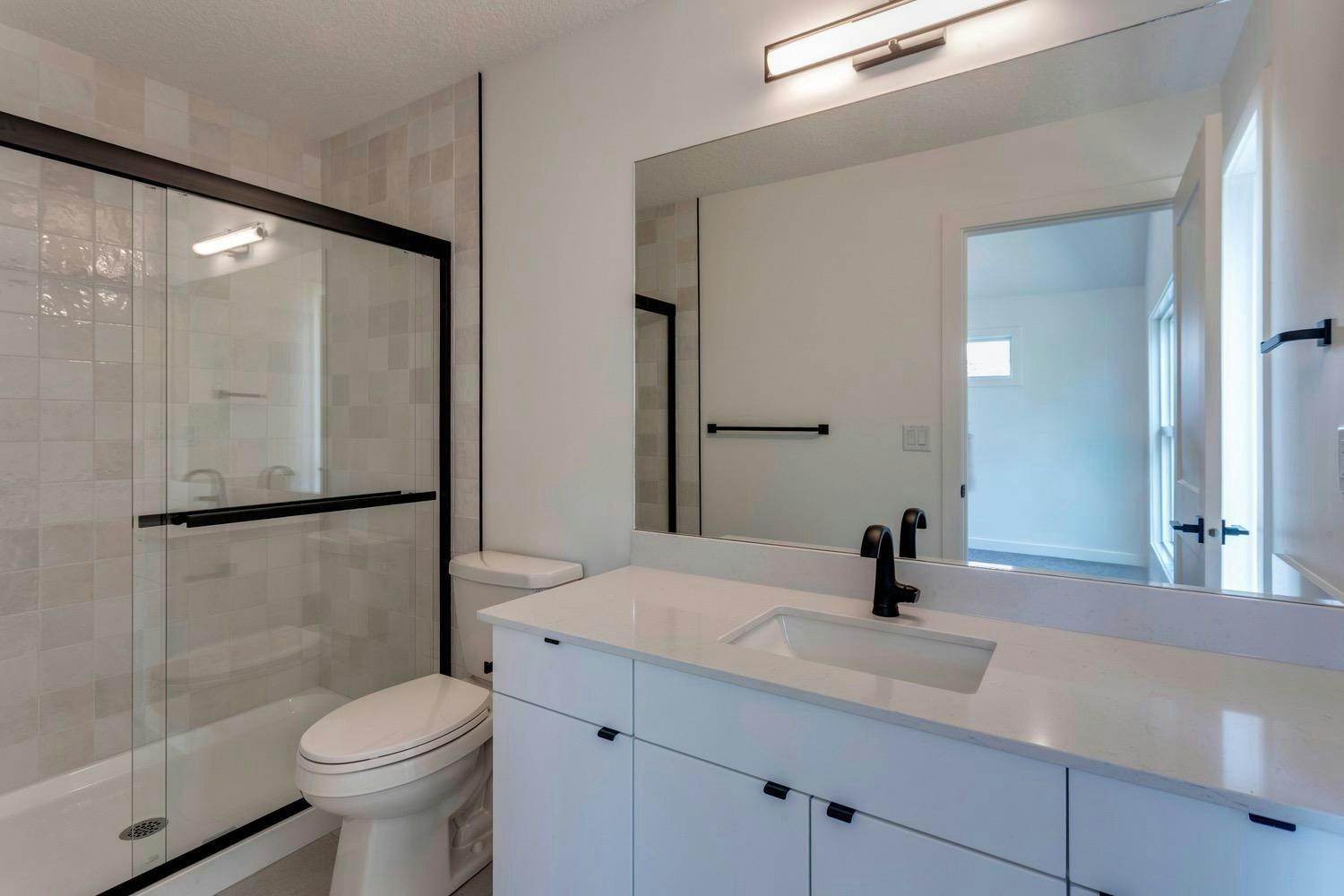 12321 120 Avenue Northwest, Edmonton, AB, T5L 0M8 - 4