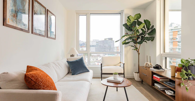 608-1717 Lorne Street, Vancouver, BC, V5T 0L7 - 2