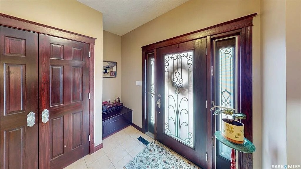 2830 Regina Avenue, Regina, SK, S4S 0G5 - 2