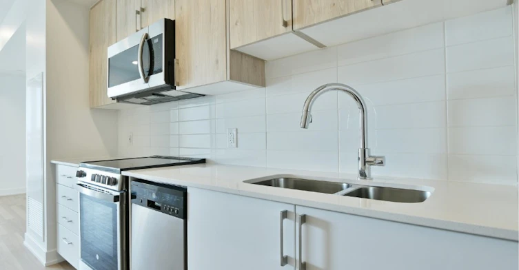 40-99 Fifth Avenue, Ottawa, ON, K1S 5K4 - 3