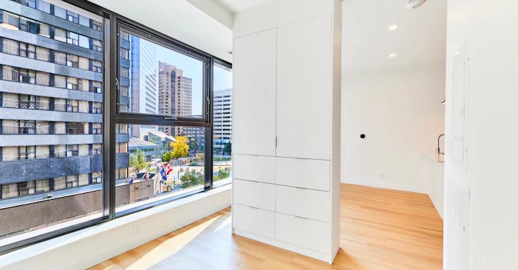665 8 Street Southwest, Calgary, AB, T2P 3K7 - 4
