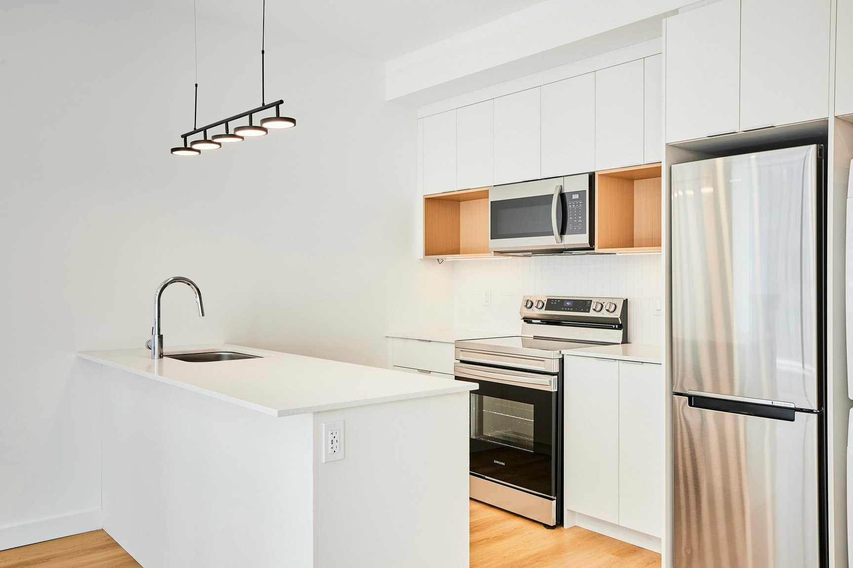 665 8 Street Southwest, Calgary, AB, T2P 3K7