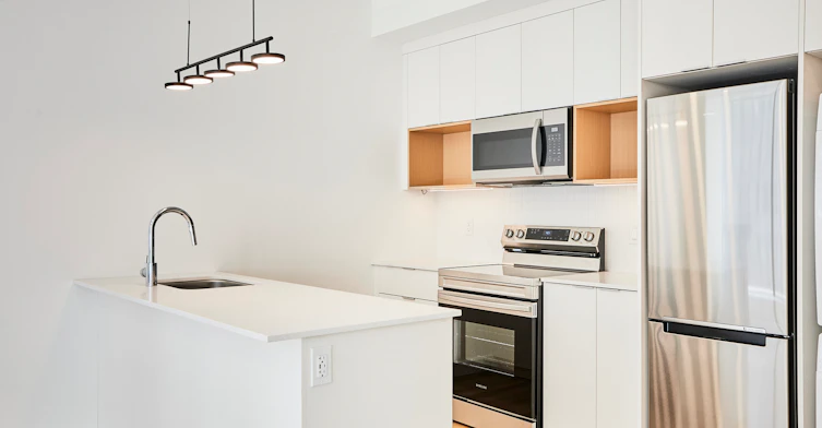 665 8 Street Southwest, Calgary, AB, T2P 3K7