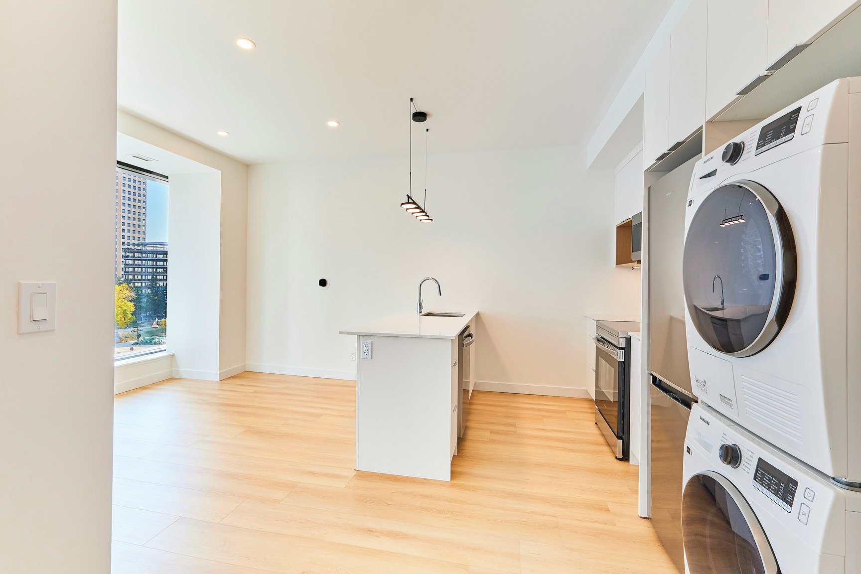 665 8 Street Southwest, Calgary, AB, T2P 3K7 - 2