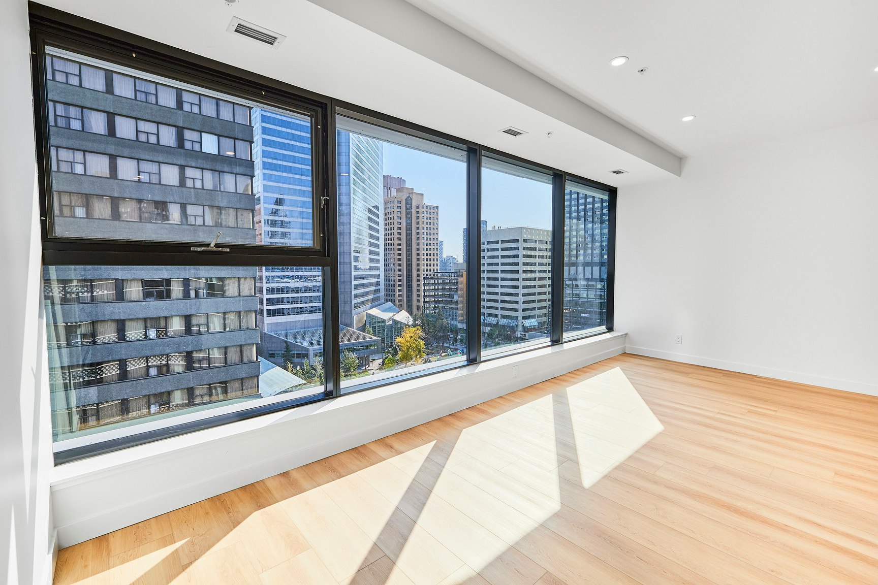 665 8 Street Southwest, Calgary, AB, T2P 3K7 - 2