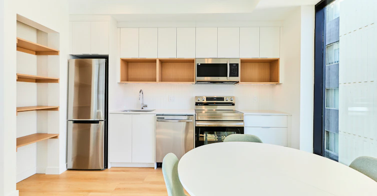 665 8 Street Southwest, Calgary, AB, T2P 3K7 - 5