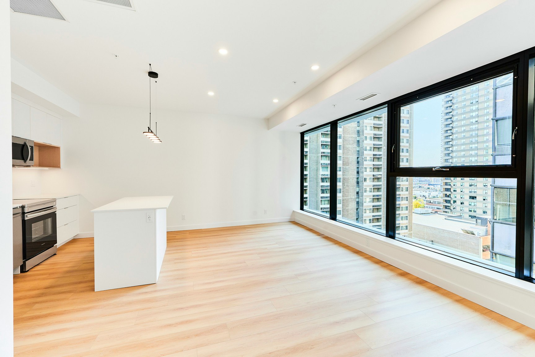 665 8 Street Southwest, Calgary, AB, T2P 3K7 - 4