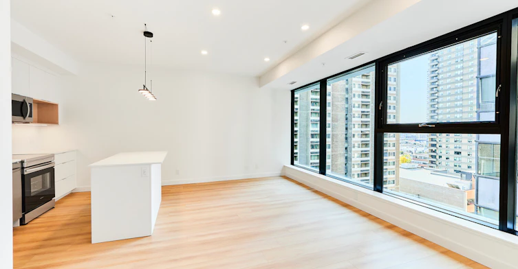 665 8 Street Southwest, Calgary, AB, T2P 3K7 - 4