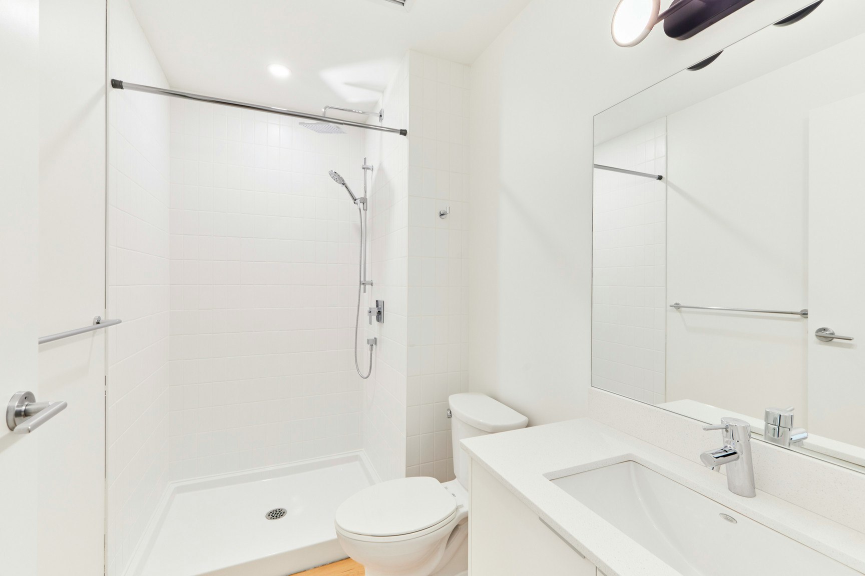 665 8 Street Southwest, Calgary, AB, T2P 3K7 - 3