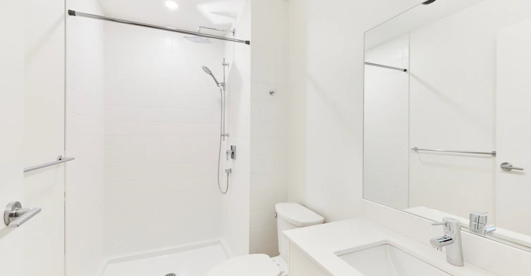 665 8 Street Southwest, Calgary, AB, T2P 3K7 - 3