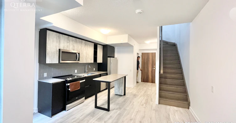 107-251 Manitoba Street, Toronto, ON, M8Y 0C7