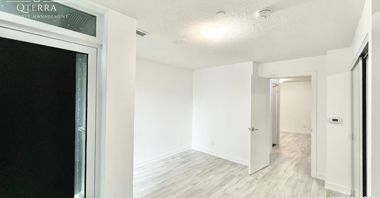 107-251 Manitoba Street, Toronto, ON, M8Y 0C7 - 4