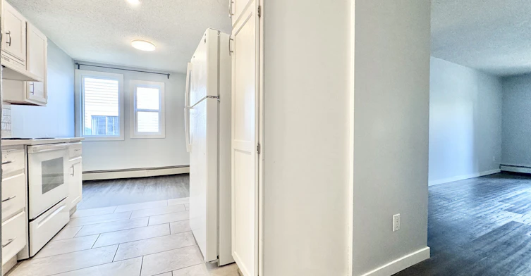 8-11824 86 Street Northwest, Edmonton, AB, T5B 3K1 - 55