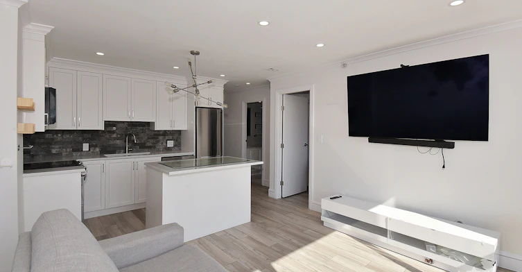 2002-10777 University Drive, Surrey, BC, V3T 0E7 - 5