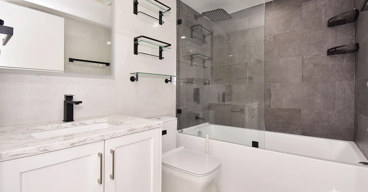 2002-10777 University Drive, Surrey, BC, V3T 0E7 - 9