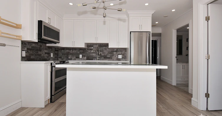 2002-10777 University Drive, Surrey, BC, V3T 0E7 - 6