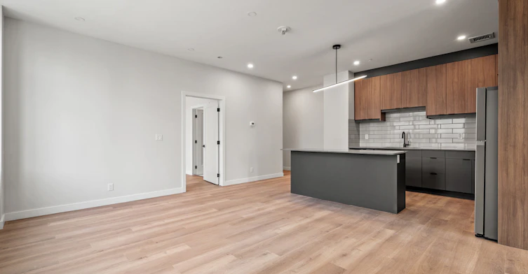 301-736 8 Avenue Southwest, Calgary, AB, T2P 1H4 - 5