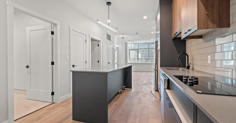 710-736 8 Avenue Southwest, Calgary, AB, T2P 1H4 - 2