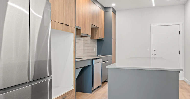 710-736 8 Avenue Southwest, Calgary, AB, T2P 1H4 - 3