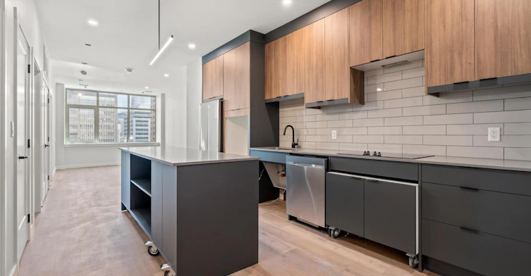 710-736 8 Avenue Southwest, Calgary, AB, T2P 1H4