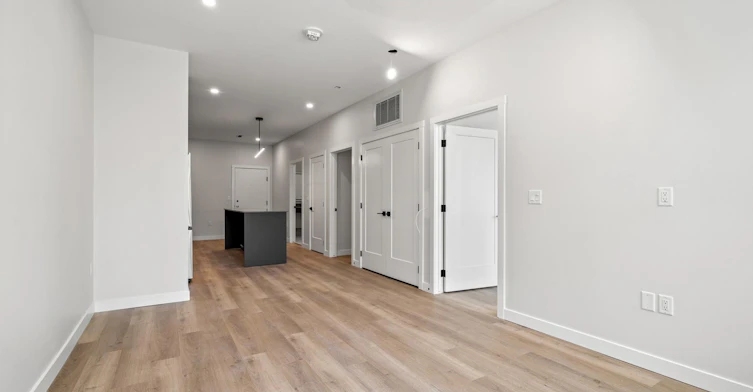 710-736 8 Avenue Southwest, Calgary, AB, T2P 1H4 - 6