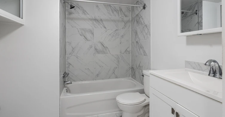 22 Saint Elzéar Boulevard Ouest, Laval, QC, H7M 1E2 - 4