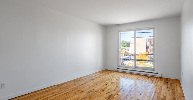 22 Saint Elzéar Boulevard Ouest, Laval, QC, H7M 1E2 - 9