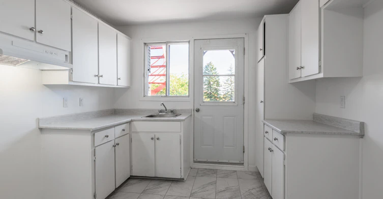 22 Saint Elzéar Boulevard Ouest, Laval, QC, H7M 1E2 - 7
