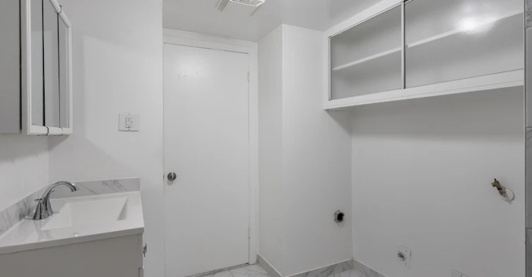 22 Saint Elzéar Boulevard Ouest, Laval, QC, H7M 1E2 - 5