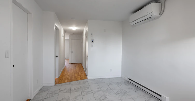 22 Saint Elzéar Boulevard Ouest, Laval, QC, H7M 1E2 - 8