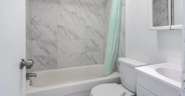 1020 De Salaberry Rue, Montréal, QC, H3L 1L3 - 9