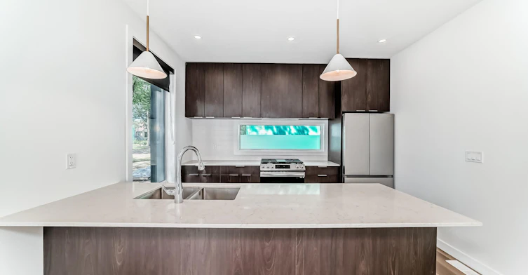7724 105 Avenue, Edmonton, AB, T6A 3L6 - 8