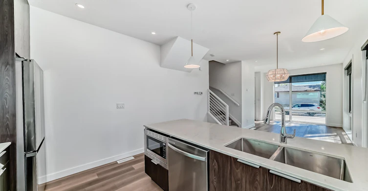 7724 105 Avenue, Edmonton, AB, T6A 3L6 - 10