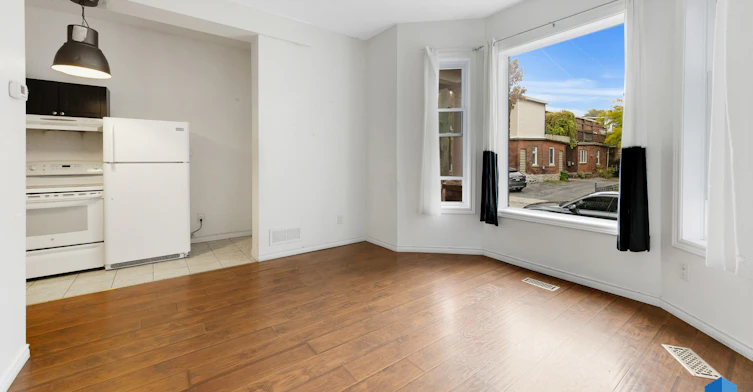 1-404 Bay Street, Ottawa, ON, K1R 6A4 - 2